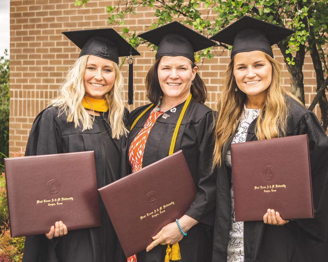 MomDaughtersGraduate